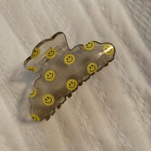 Smiley face hair clip